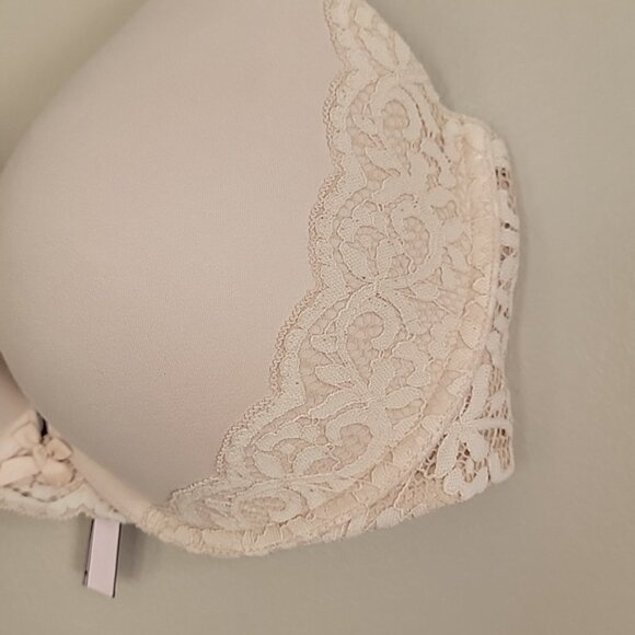 Victoria's Secret Beige Padded Underwire Bra Size 38DD - Picture 3 of 8